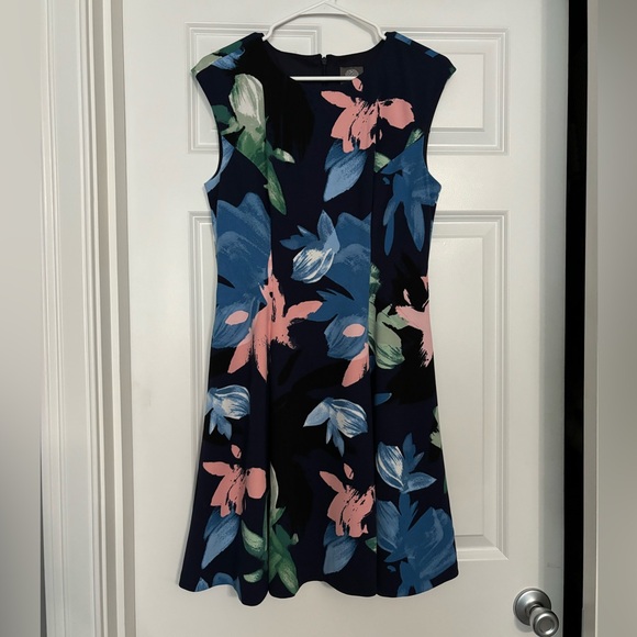 Vince Camuto Dresses & Skirts - Like New Vince Camuto Dress